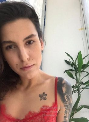 зрелая инди Лиза, принимает круглосуточно